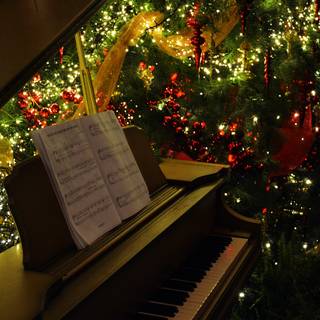 Christmas piano wallpaper