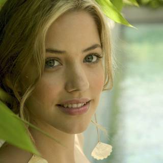 Julie Gonzalo wallpaper