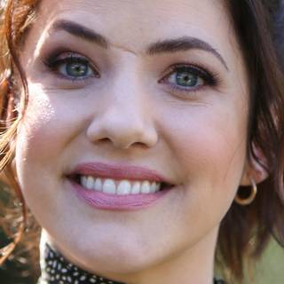 Julie Gonzalo wallpaper