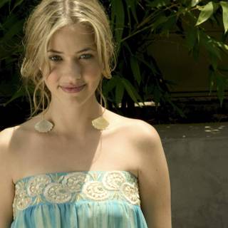 Julie Gonzalo wallpaper