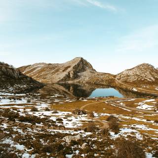 Snowy lake wallpaper