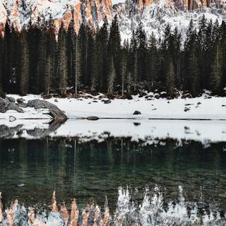 Snowy lake wallpaper