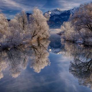 Snowy lake wallpaper