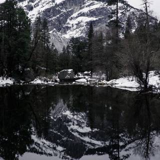 Snowy lake wallpaper