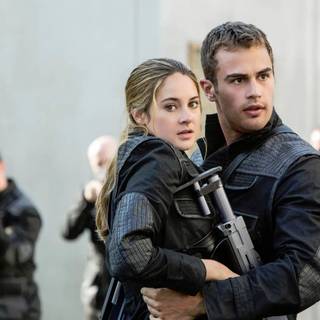 Four Divergent wallpaper