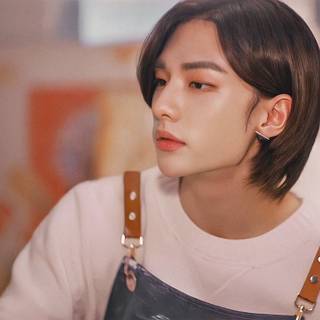 Hyunjin laptop wallpaper