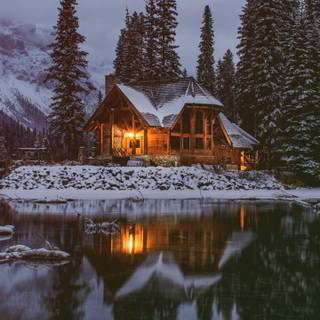 Cozy lake house wallpaper