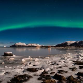 Winter coast wallpaper