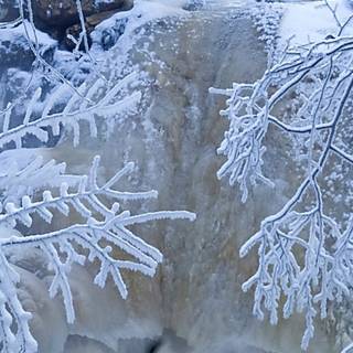 Winter iPhone 12 Pro wallpaper