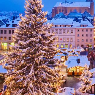 Christmas building wallpaper