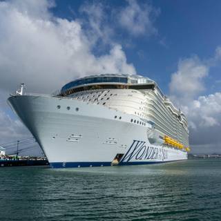 Wonder of the Seas wallpaper