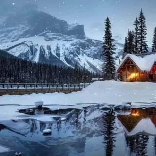 Winter cottage desktop wallpaper