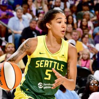 Gabby Williams wallpaper