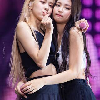 Jennie and Rose hug wallpaper