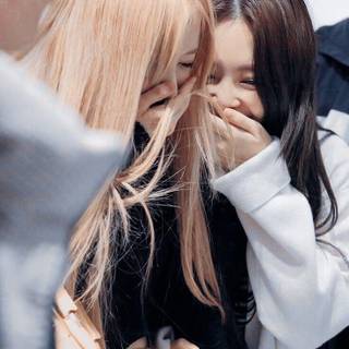 Jennie and Rose hug wallpaper