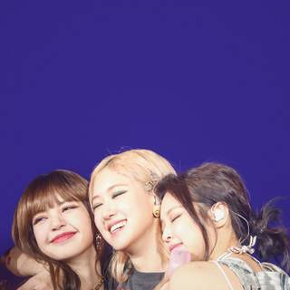 Jennie and Rose hug wallpaper