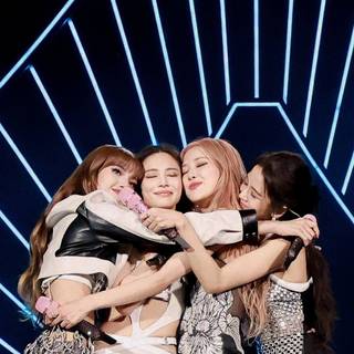 Jennie and Rose hug wallpaper