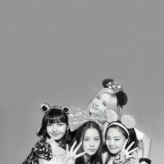 Jennie and Rose hug wallpaper