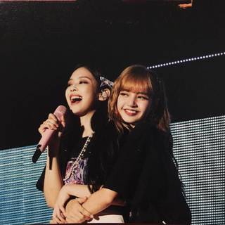 Jennie and Rose hug wallpaper