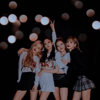 Jennie and Rose hug wallpaper