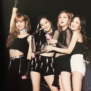 Jennie and Rose hug wallpaper