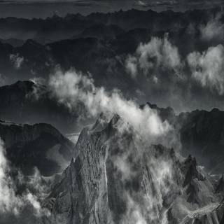 Full black 4k iPhone wallpaper