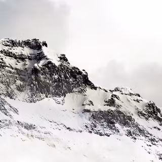 Minimal mountain winter wallpaper