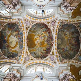 Baroque architecture wallpaper