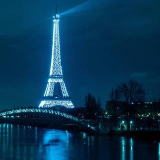 Eiffel Tower iPhone wallpaper