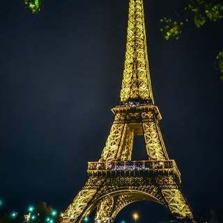 Eiffel Tower iPhone wallpaper