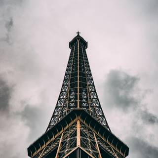 Eiffel Tower iPhone wallpaper