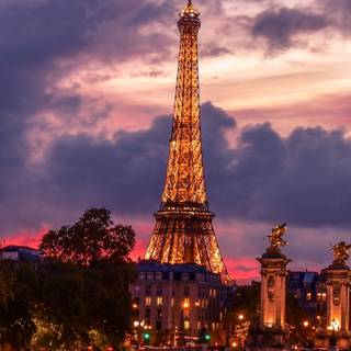 Eiffel Tower iPhone wallpaper