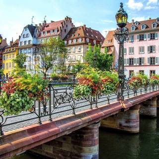 Pretty town wallpaper