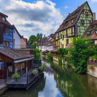 Pretty town wallpaper