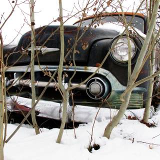 Vintage car winter wallpaper