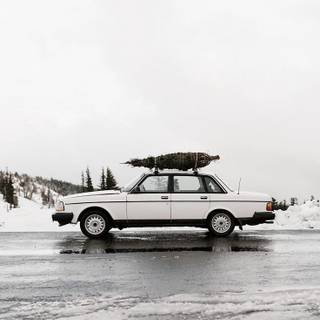 Vintage car winter wallpaper