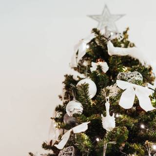 Christmas tree white wallpaper