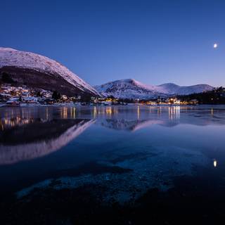 Winter night mountain lake wallpaper