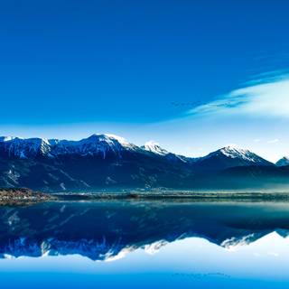 Blue sky reflection wallpaper