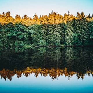 Blue sky reflection wallpaper