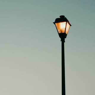 Street lamp 4k iPhone wallpaper