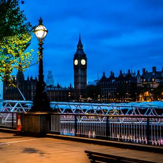 Street lamp 4k iPhone wallpaper