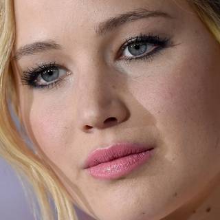 Jennifer Lawrence iPhone wallpaper