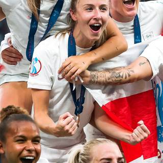 Leah Williamson iPhone wallpaper