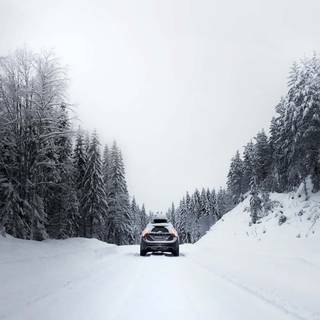 iPhone winter car wallpaper