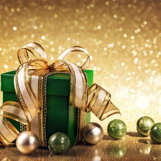 Green and gold Christmas wallpaper