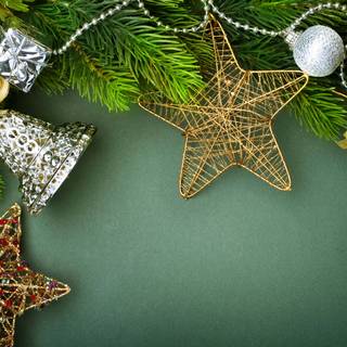 Green and gold Christmas wallpaper