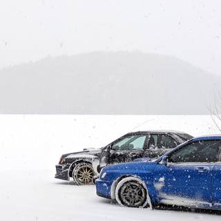 iPhone winter car wallpaper