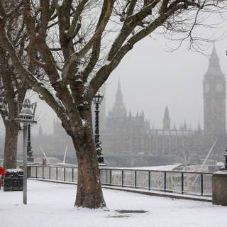 London snow wallpaper