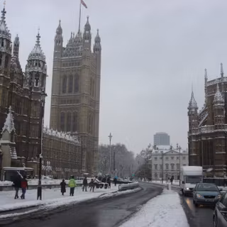London snow wallpaper